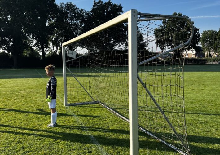 keeper voor de goal voetbal