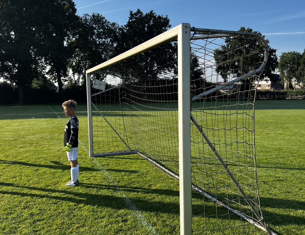 keeper voor de goal voetbal